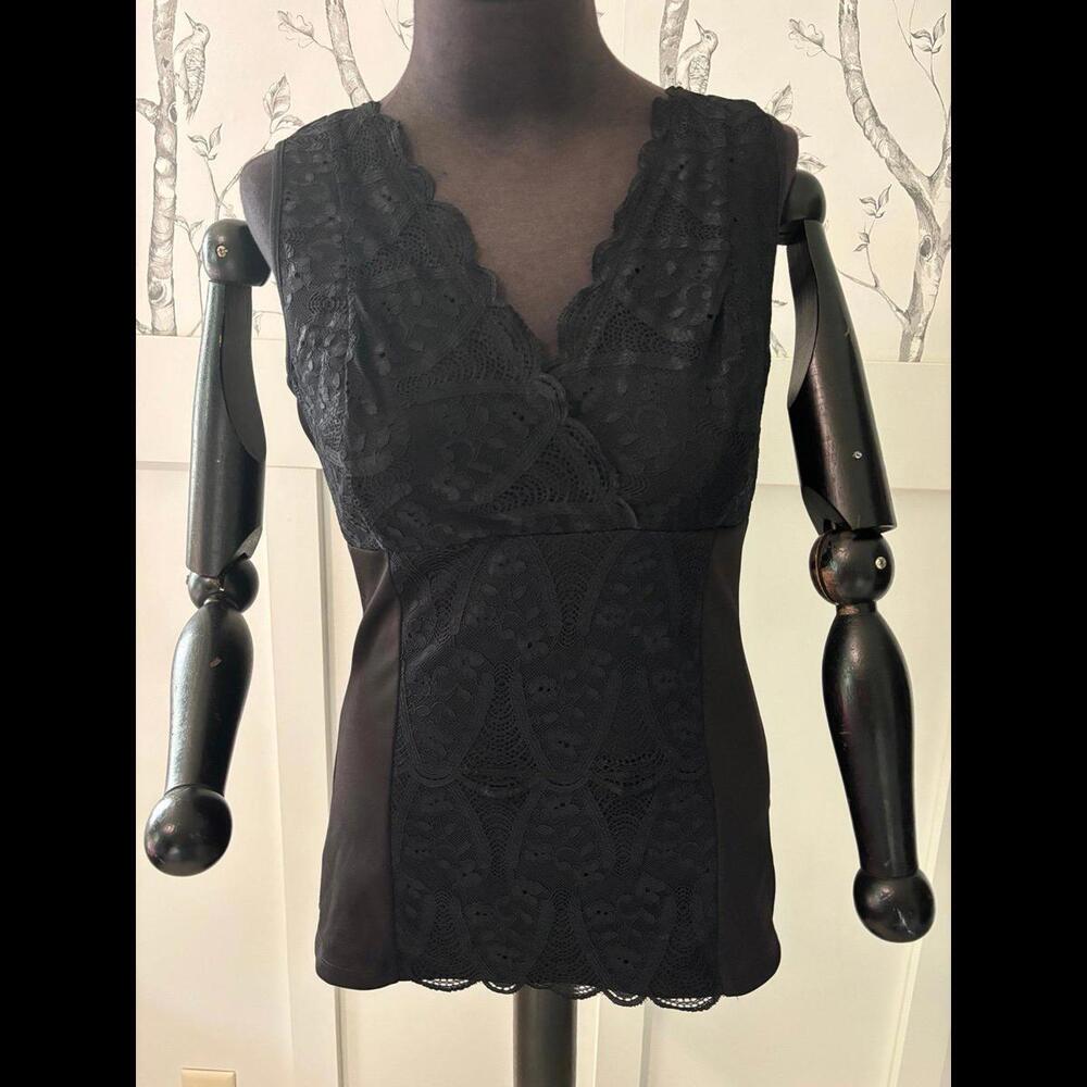 Daisy Fuentes compression lace black tank